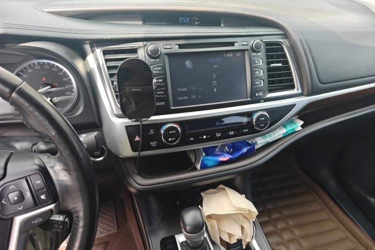 Used Toyota Highlander 2015 2.0T Four-Wheel Drive Ultimate Edition 7-Seater Audio And AC Panel