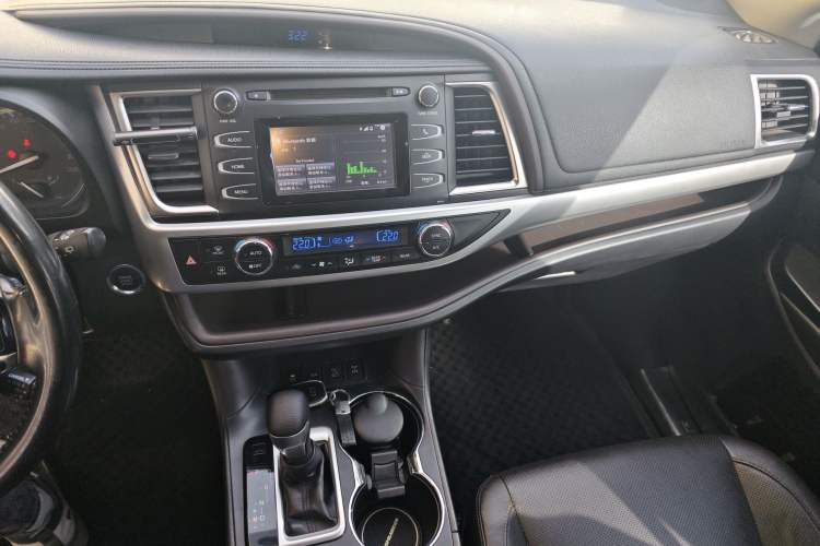 Used Toyota Highlander 2015 2.0T Four-Wheel Drive Luxury Edition 7-Seater Audio And AC Panel