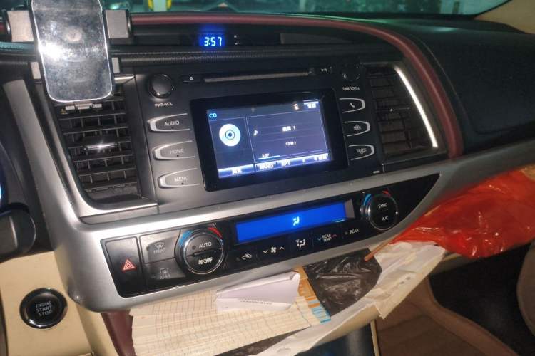 Used Toyota Highlander 2015 2.0T Four-Wheel Drive Luxury Edition 7-Seater Audio And AC Panel