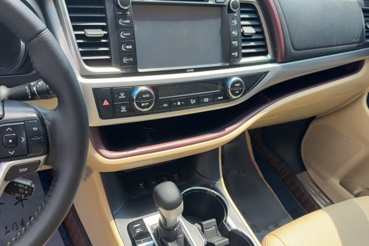 Used Toyota Highlander 2015 2.0T Four-Wheel Drive Luxury Edition 7-Seater Audio And AC Panel