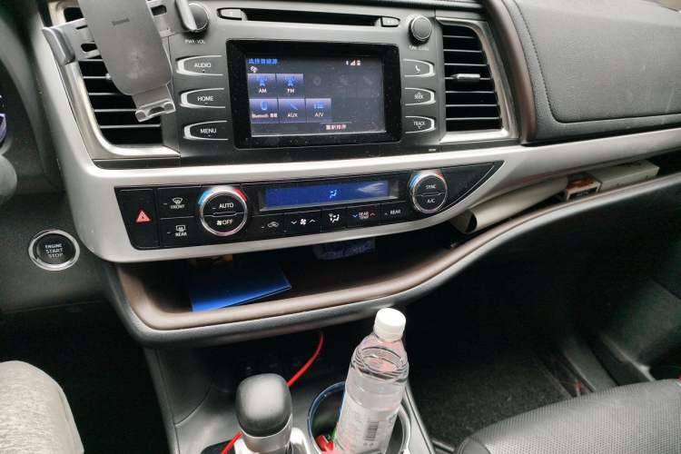 Used Toyota Highlander 2015 2.0T Four-Wheel Drive Luxury Edition 7-Seater Audio And AC Panel