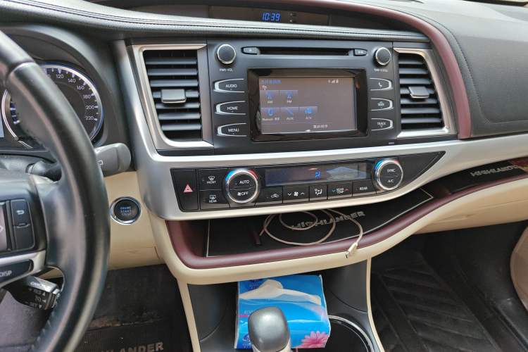 Used Toyota Highlander 2015 2.0T Four-Wheel Drive Luxury Edition 7-Seater Audio And AC Panel