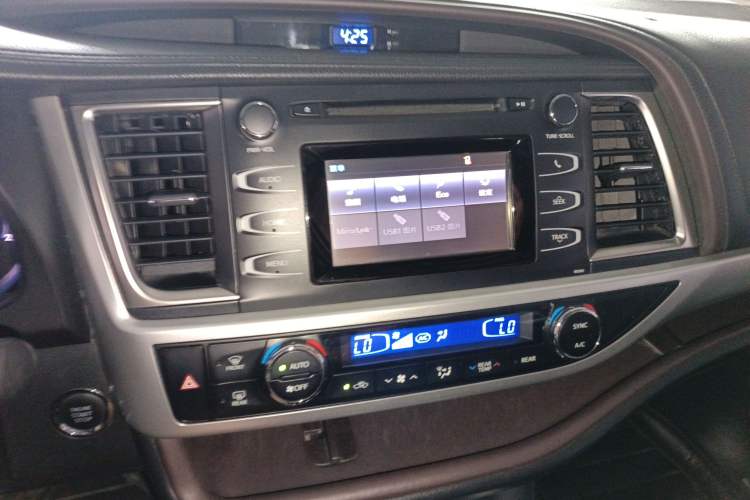 Used Toyota Highlander 2015 2.0T Four-Wheel Drive Luxury Edition 7-Seater Audio And AC Panel