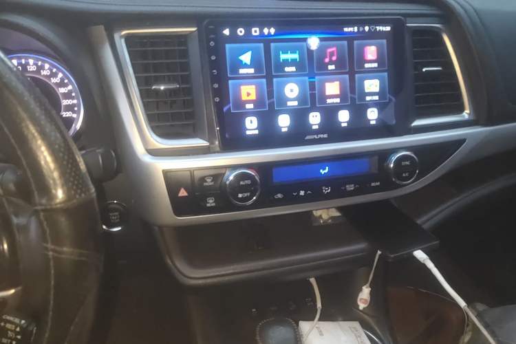 Used Toyota Highlander 2015 2.0T Four-Wheel Drive Luxury Edition 7-Seater Audio And AC Panel
