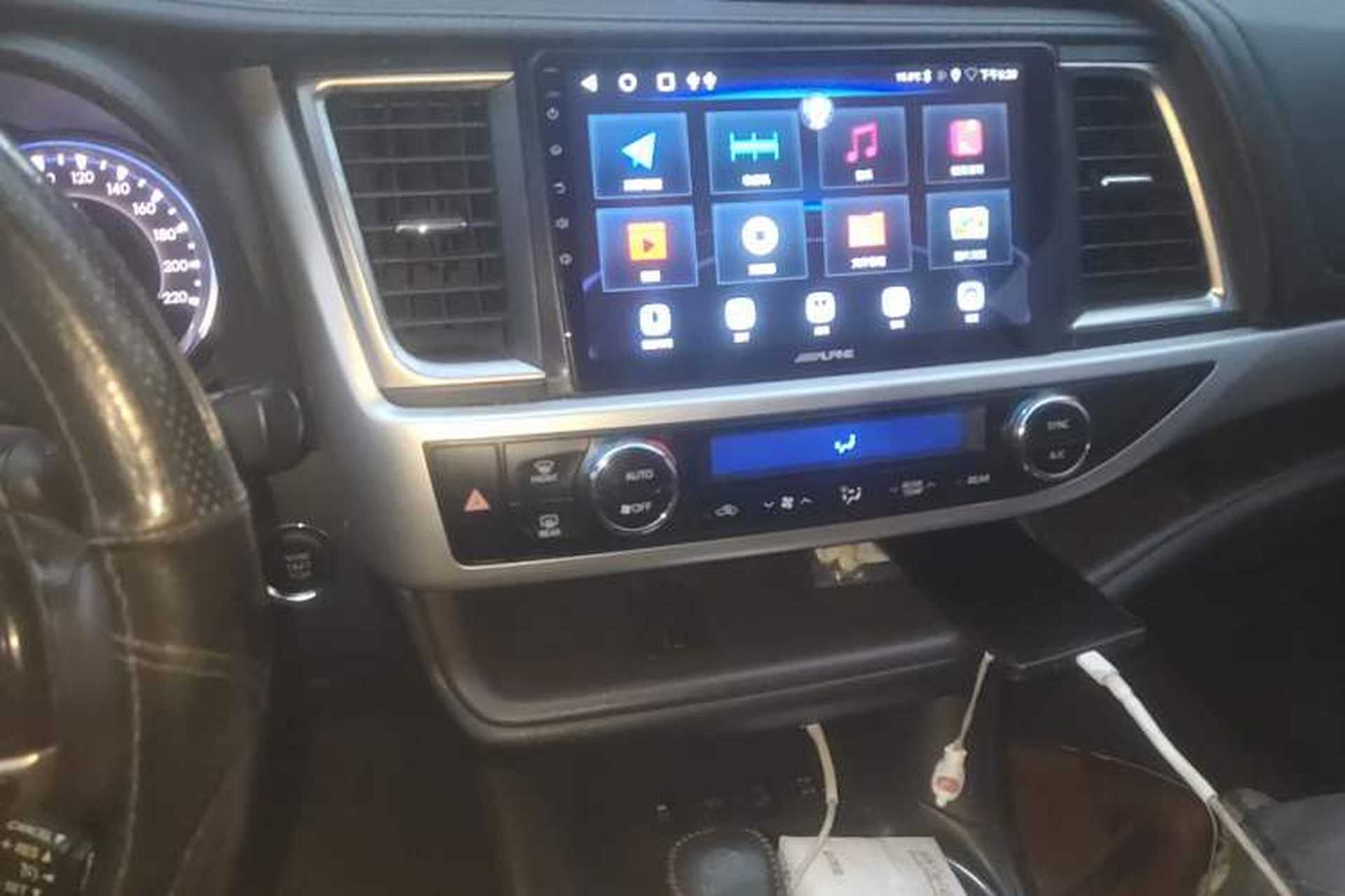 Used Toyota Highlander 2015 2.0T Four-Wheel Drive Luxury Edition 7-Seater Audio And AC Panel