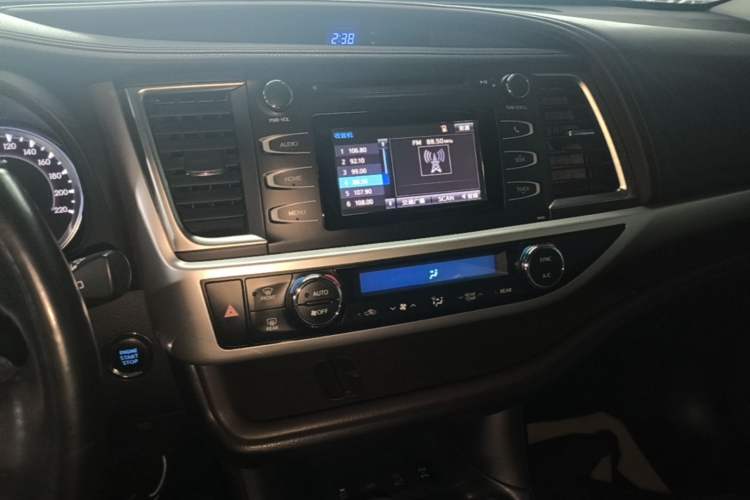 Used Toyota Highlander 2015 2.0T Four-Wheel Drive Luxury Edition 7-Seater Audio And AC Panel