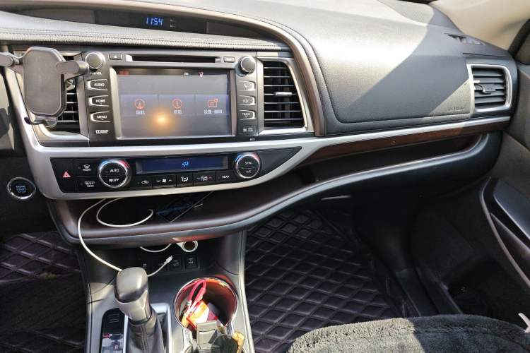 Used Toyota Highlander 2015 2.0T Four-Wheel Drive Ultimate Edition 7-Seater Audio And AC Panel