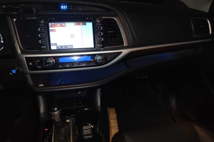 Used Toyota Highlander 2015 2.0T Four-Wheel Drive Ultimate Edition 7-Seater Audio And AC Panel