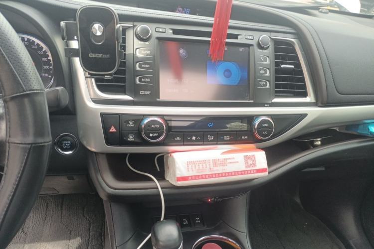 Used Toyota Highlander 2015 2.0T Four-Wheel Drive Luxury Edition 7-Seater Audio And AC Panel