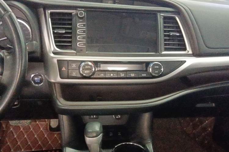 Used Toyota Highlander 2015 2.0T Four-Wheel Drive Luxury Edition 7-Seater Audio And AC Panel