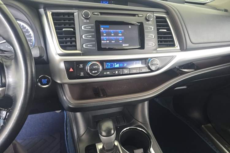 Used Toyota Highlander 2015 2.0T Two-Wheel Drive Luxury Edition 7 Seats Audio And AC Panel