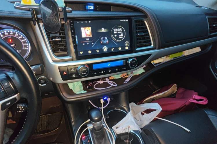 Used Toyota Highlander 2015 2.0T Four-Wheel Drive Luxury Edition 7-Seater Audio And AC Panel