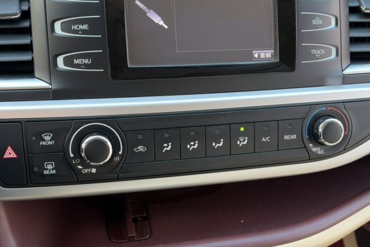 Used Toyota Highlander 2015 3.5L 4x4 Elite Edition 7-Seater Audio And AC Panel