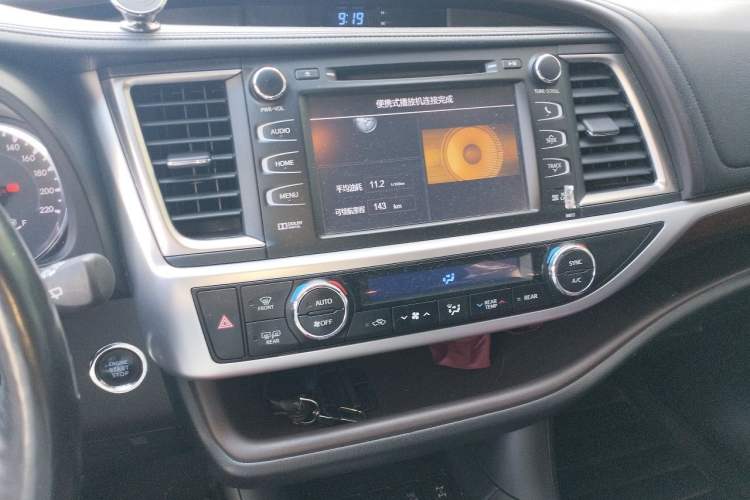 Used Toyota Highlander 2015 2.0T Four-Wheel Drive Ultimate Edition 7-Seater Audio And AC Panel