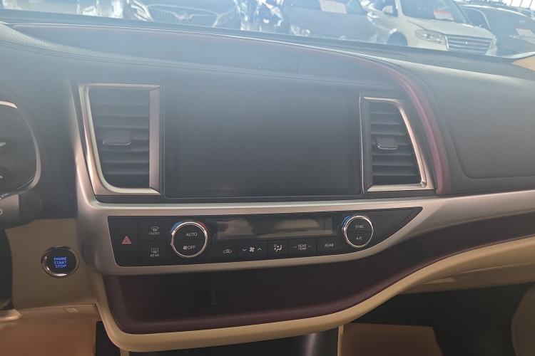 Used Toyota Highlander 2015 2.0T Four-Wheel Drive Luxury Edition 7-Seater Audio And AC Panel