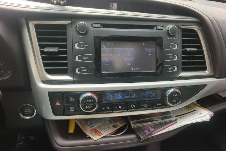 Used Toyota Highlander 2015 2.0T Two-Wheel Drive Luxury Edition 7 Seats Audio And AC Panel