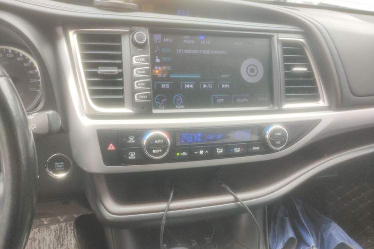 Used Toyota Highlander 2015 2.0T Four-Wheel Drive Luxury Edition 7-Seater Audio And AC Panel
