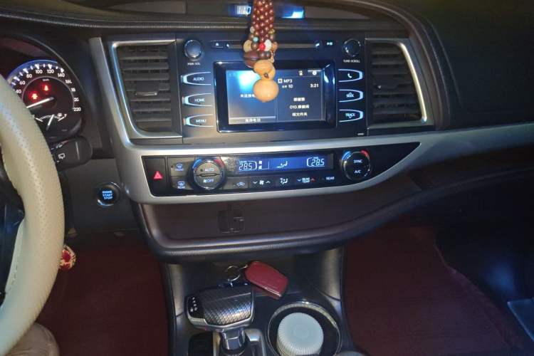 Used Toyota Highlander 2015 2.0T Four-Wheel Drive Luxury Edition 7-Seater Audio And AC Panel