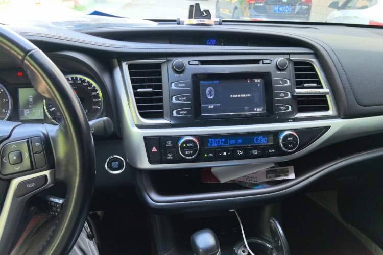 Used Toyota Highlander 2015 2.0T Four-Wheel Drive Luxury Edition 7-Seater Audio And AC Panel