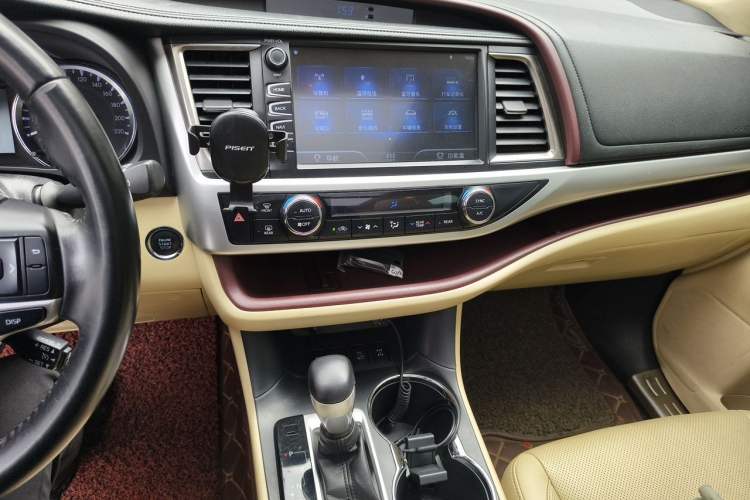 Used Toyota Highlander 2015 2.0T Four-Wheel Drive Luxury Edition 7-Seater Audio And AC Panel