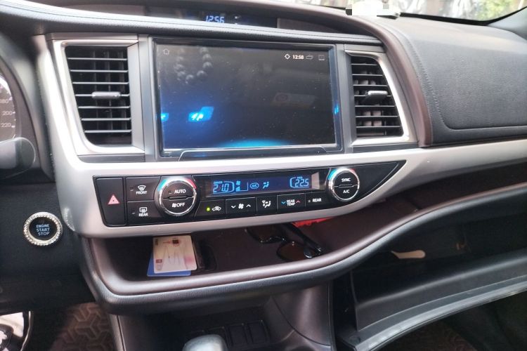 Used Toyota Highlander 2015 2.0T Two-Wheel Drive Luxury Edition 7 Seats Audio And AC Panel