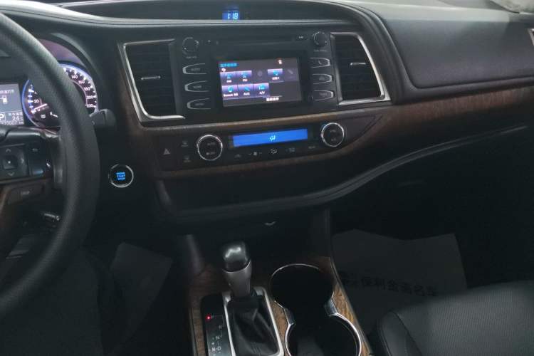 Used Toyota Highlander 2015 2.0T Two-Wheel Drive Luxury Edition 7 Seats Audio And AC Panel