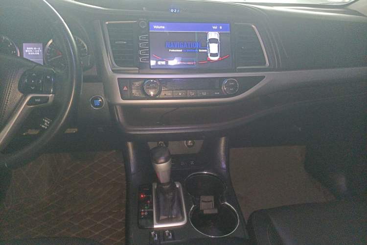 Used Toyota Highlander 2015 2.0T Four-Wheel Drive Luxury Edition 7-Seater Audio And AC Panel