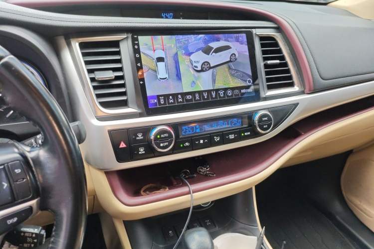 Used Toyota Highlander 2015 2.0T Four-Wheel Drive Luxury Edition 7-Seater Audio And AC Panel