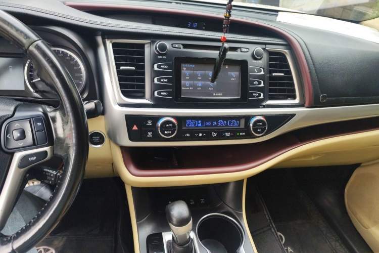 Used Toyota Highlander 2015 2.0T Four-Wheel Drive Luxury Edition 7-Seater Audio And AC Panel