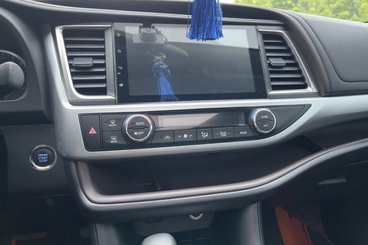 Used Toyota Highlander 2015 2.0T Two-Wheel Drive Luxury Edition 7 Seats Audio And AC Panel