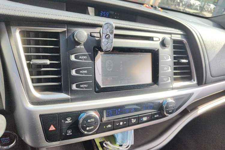 Used Toyota Highlander 2015 2.0T Two-Wheel Drive Luxury Edition 7 Seats Audio And AC Panel