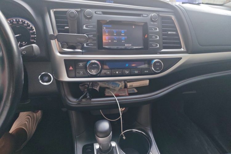 Used Toyota Highlander 2015 2.0T Four-Wheel Drive Luxury Edition 7-Seater Audio And AC Panel