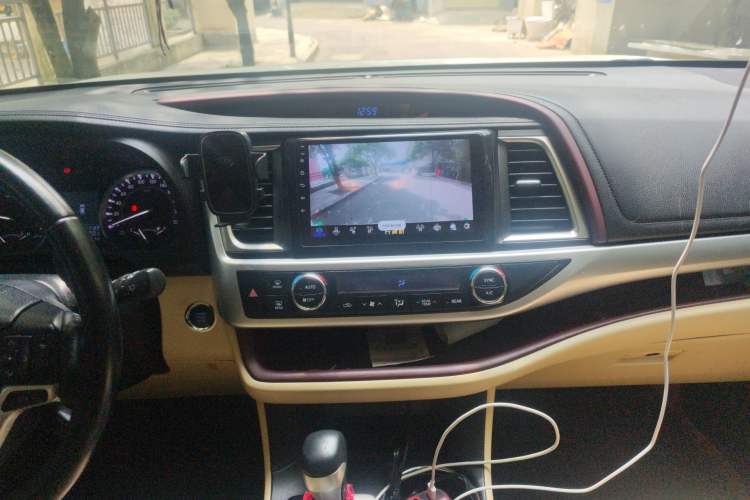Used Toyota Highlander 2015 2.0T Four-Wheel Drive Luxury Edition 7-Seater Audio And AC Panel