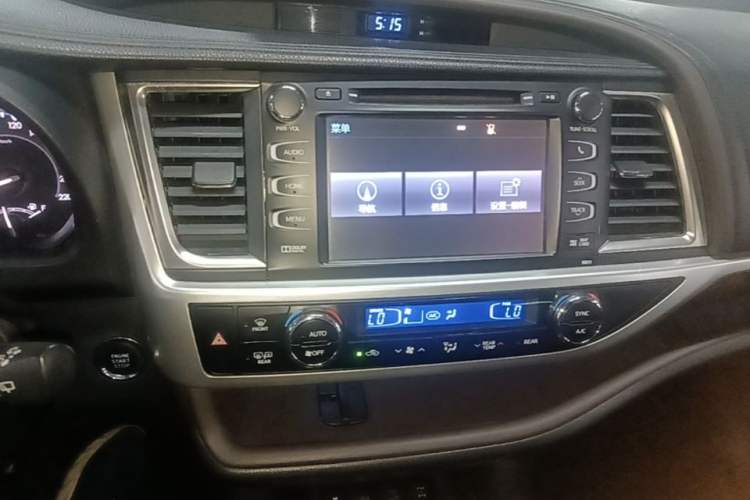 Used Toyota Highlander 2015 2.0T Four-Wheel Drive Ultimate Edition 7-Seater Audio And AC Panel