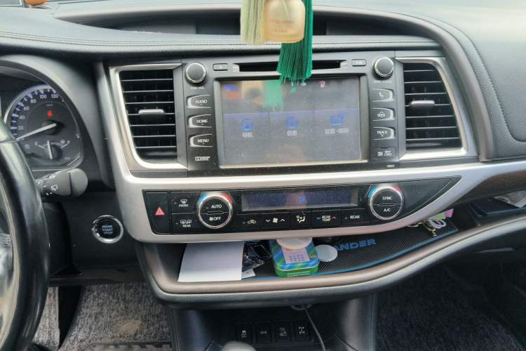Used Toyota Highlander 2015 2.0T Four-Wheel Drive Ultimate Edition 7-Seater Audio And AC Panel