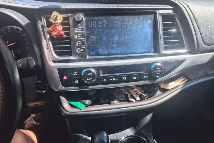 Used Toyota Highlander 2015 2.0T Four-Wheel Drive Luxury Edition 7-Seater Audio And AC Panel