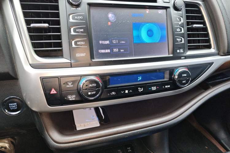 Used Toyota Highlander 2015 2.0T Four-Wheel Drive Ultimate Edition 7-Seater Audio And AC Panel