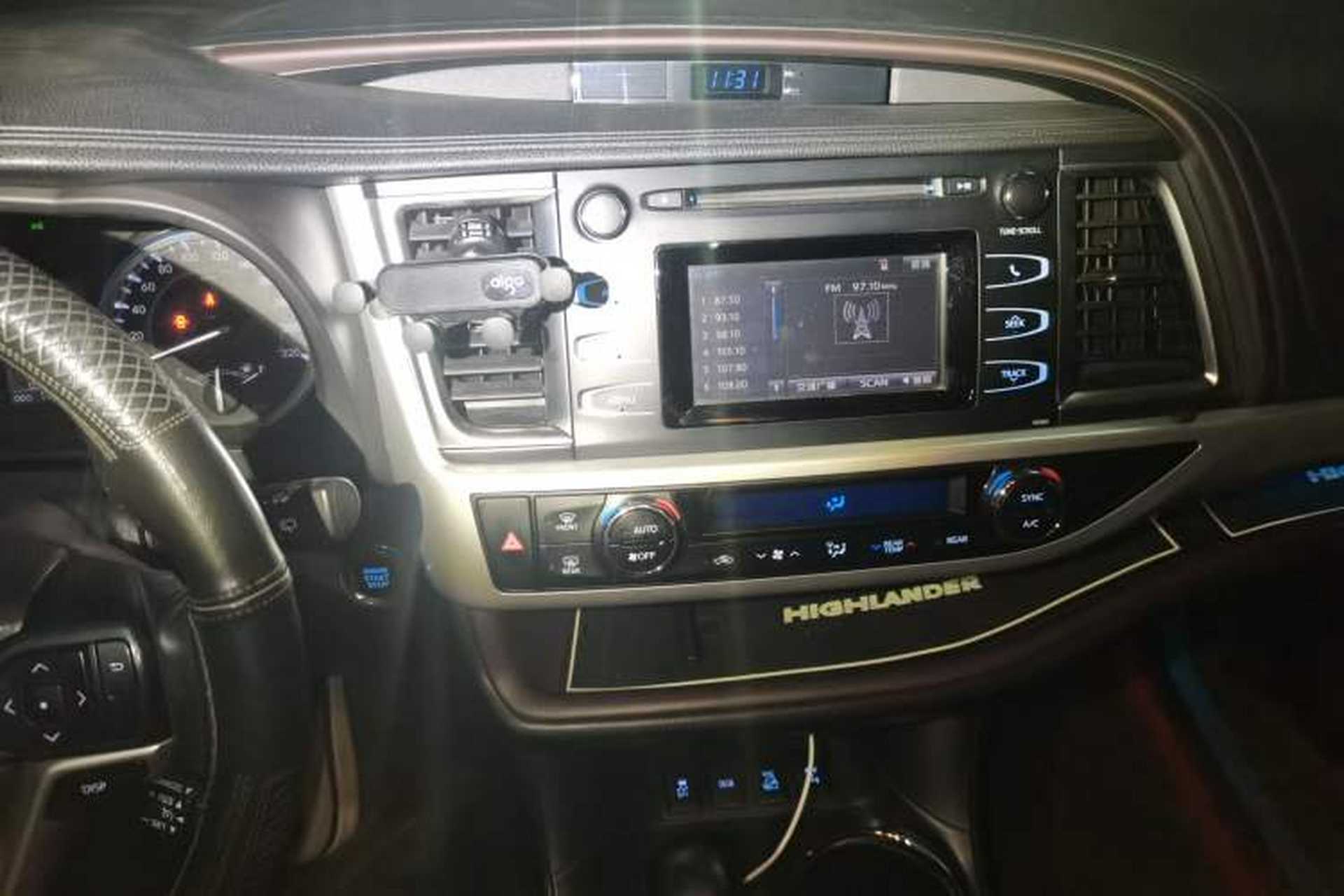 Used Toyota Highlander 2015 2.0T Four-Wheel Drive Luxury Edition 7-Seater Audio And AC Panel