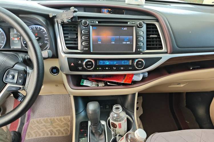Used Toyota Highlander 2015 2.0T Four-Wheel Drive Ultimate Edition 7-Seater Audio And AC Panel