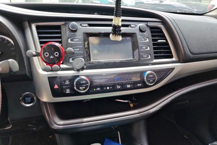Used Toyota Highlander 2015 2.0T Four-Wheel Drive Luxury Edition 7-Seater Audio And AC Panel