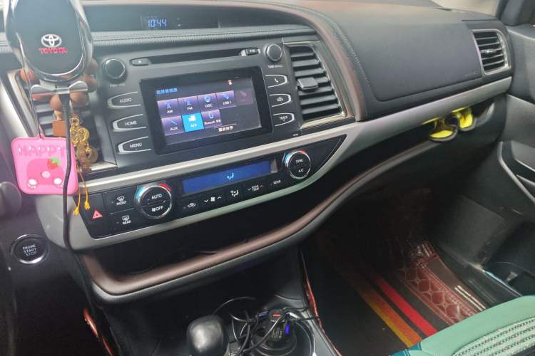 Used Toyota Highlander 2015 2.0T Two-Wheel Drive Luxury Edition 7 Seats Audio And AC Panel