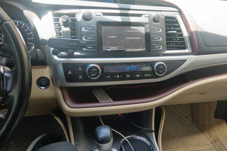 Used Toyota Highlander 2015 2.0T Four-Wheel Drive Luxury Edition 7-Seater Audio And AC Panel