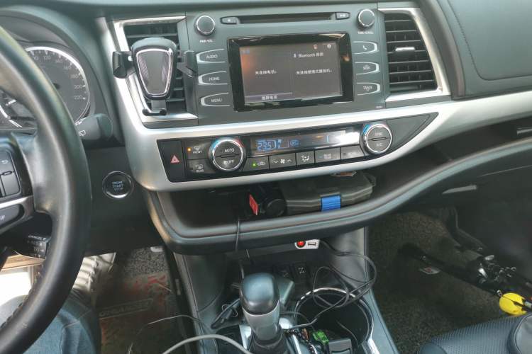 Used Toyota Highlander 2015 2.0T Four-Wheel Drive Luxury Edition 7-Seater Audio And AC Panel