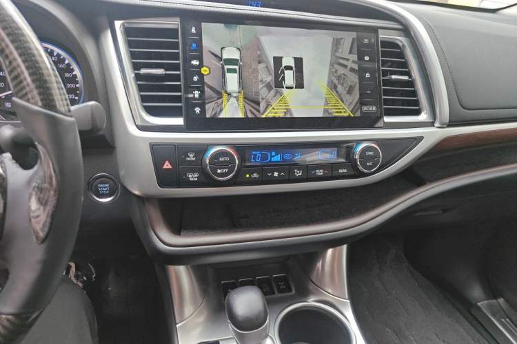 Used Toyota Highlander 2015 2.0T Four-Wheel Drive Ultimate Edition 7-Seater Audio And AC Panel