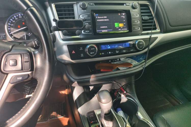 Used Toyota Highlander 2015 2.0T Four-Wheel Drive Luxury Edition 7-Seater Audio And AC Panel