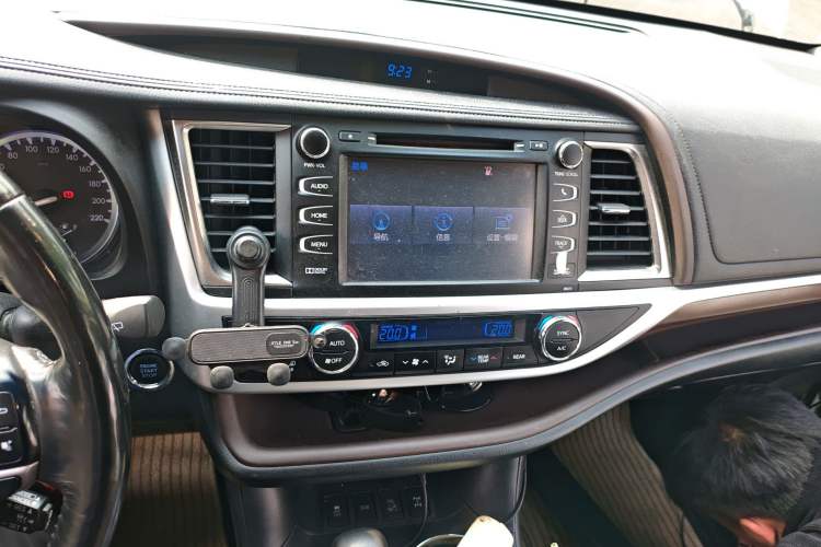 Used Toyota Highlander 2015 2.0T Four-Wheel Drive Ultimate Edition 7-Seater Audio And AC Panel