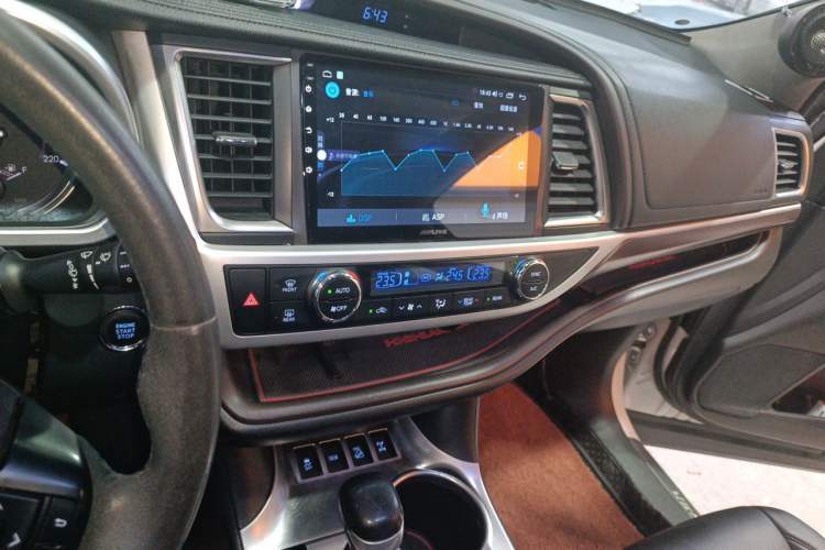 Used Toyota Highlander 2015 2.0T Four-Wheel Drive Luxury Edition 7-Seater Audio And AC Panel