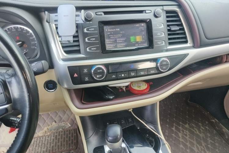 Used Toyota Highlander 2015 2.0T Four-Wheel Drive Luxury Edition 7-Seater Audio And AC Panel
