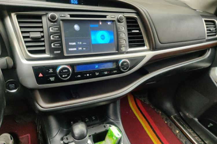 Used Toyota Highlander 2015 2.0T Four-Wheel Drive Ultimate Edition 7-Seater Audio And AC Panel