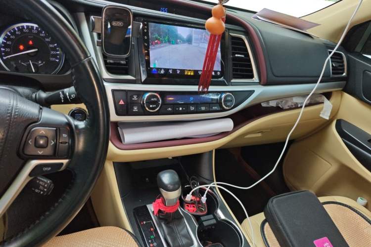 Used Toyota Highlander 2015 2.0T Four-Wheel Drive Luxury Edition 7-Seater Audio And AC Panel